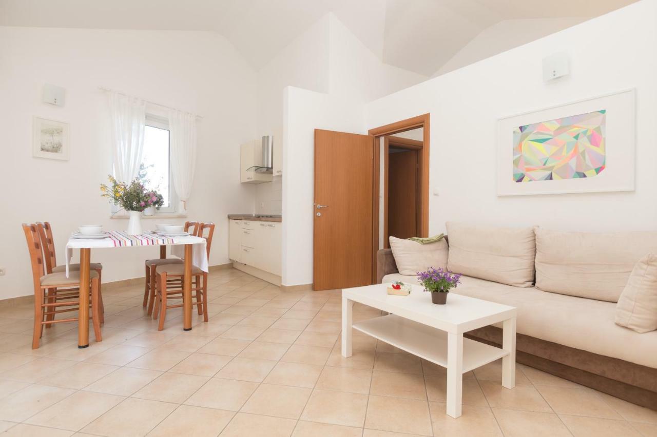 Alpeza Apartments Бол Екстер'єр фото