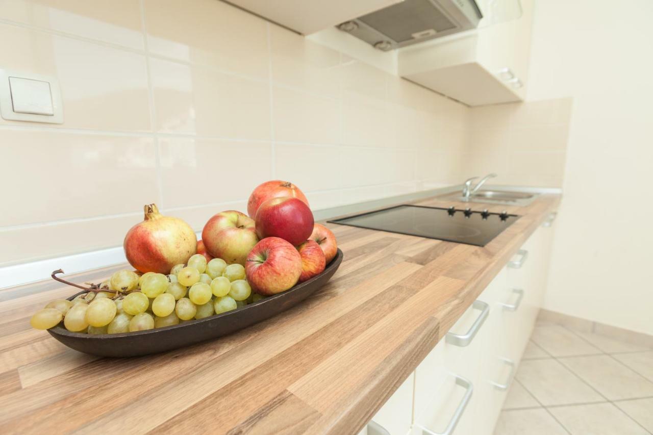 Alpeza Apartments Бол Екстер'єр фото