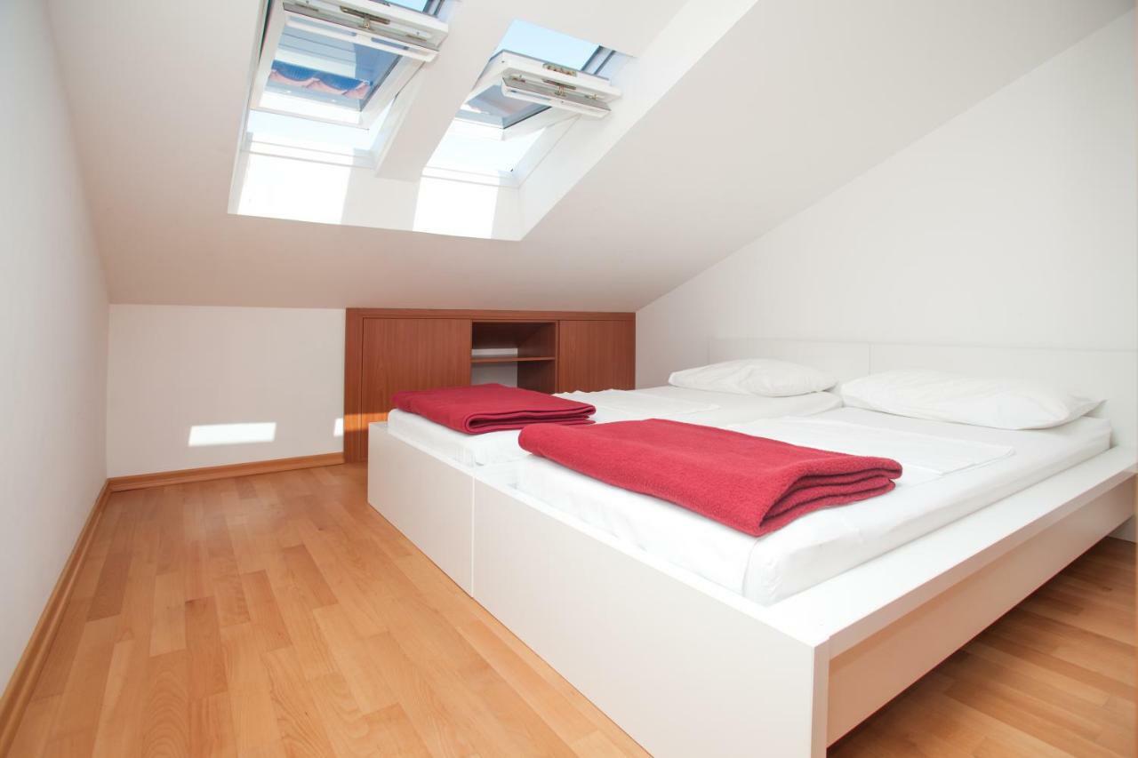 Alpeza Apartments Бол Екстер'єр фото